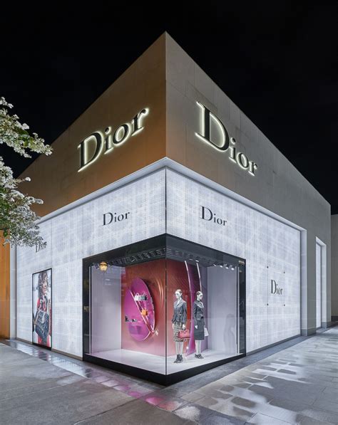 Shops with Dior in San Antonio title.